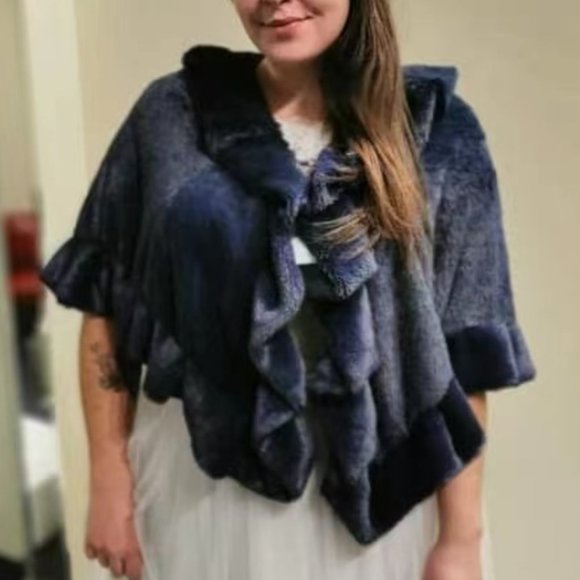Faux fur shawls - Picture 4 of 8